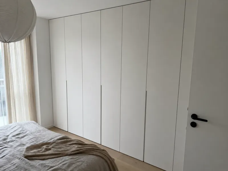 Szafa wnękowa na wymiar — realizacja Wrocław